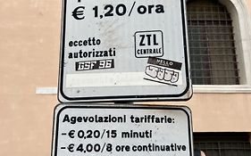 Aphrodite Apartment Piazza Venezia